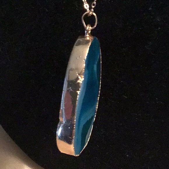 3” TEAL AGATE PENDANT on GOLD TONE NECKLACE - Picture 5 of 7